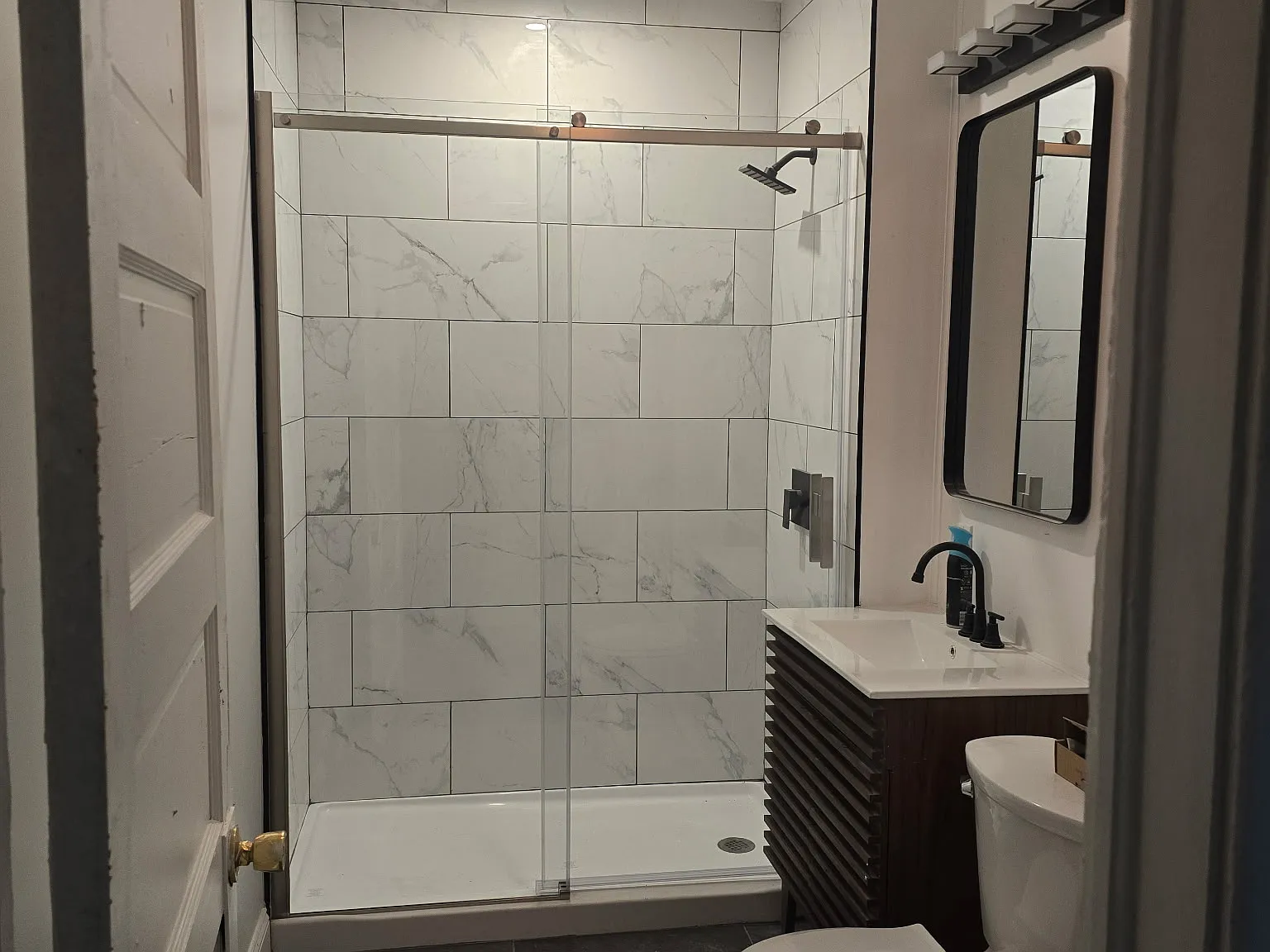 3 bed, 900 sqft, $2,100 — Photo 1
