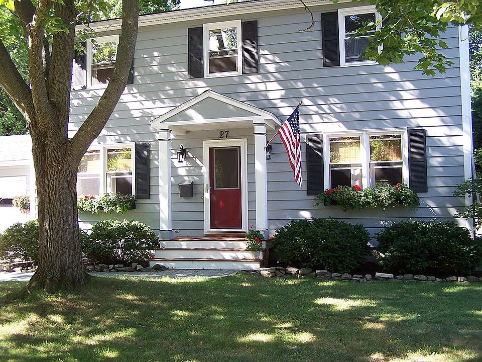 27 Roseade Parkway