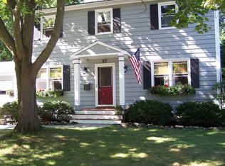 27 Roseade Pkwy, Burlington, VT 05408