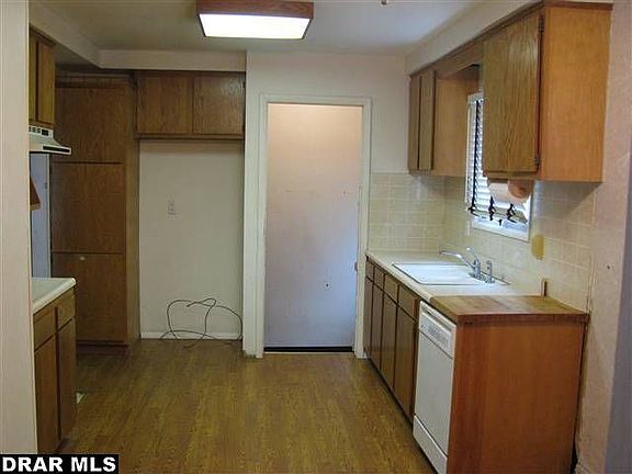 3rd image of 654 Arcola St