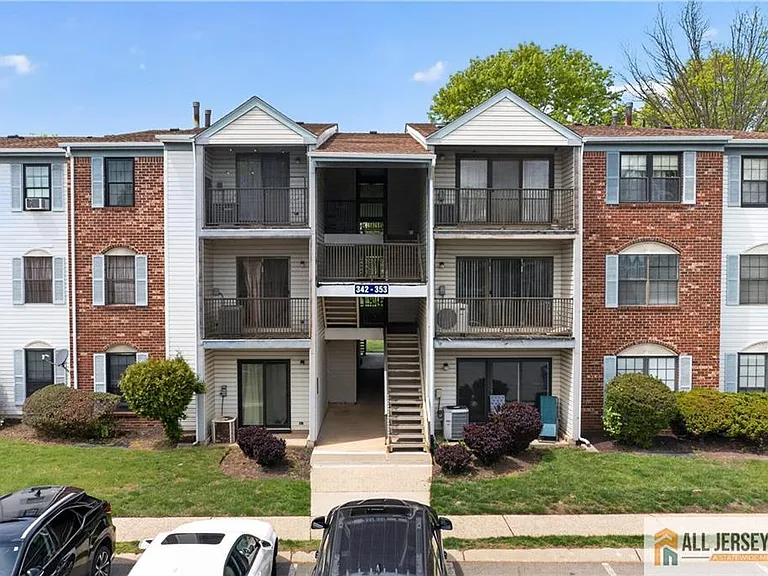 343 Lancaster Ct #2343 — Photo 2