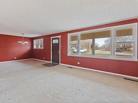 4th image of 4470 186th St