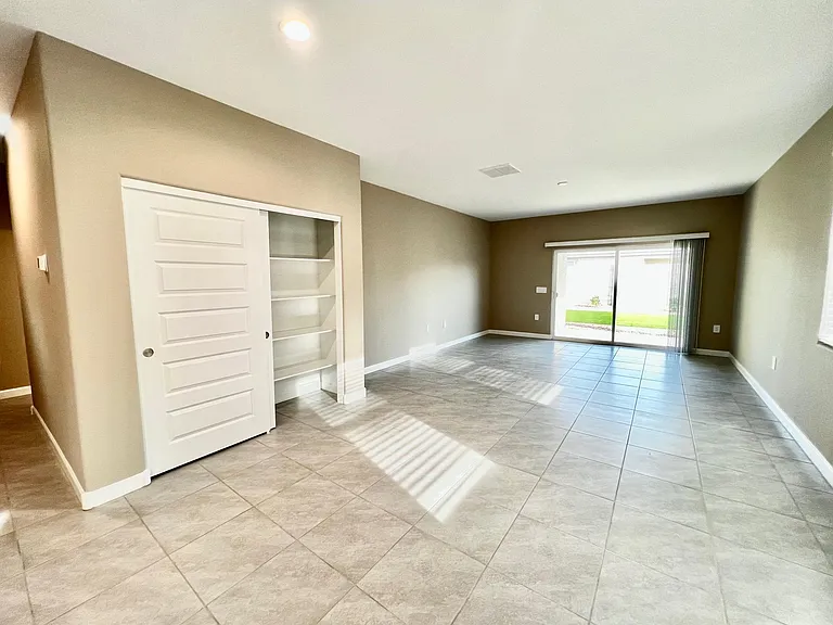 1377 W Highland Rd — Photo 13