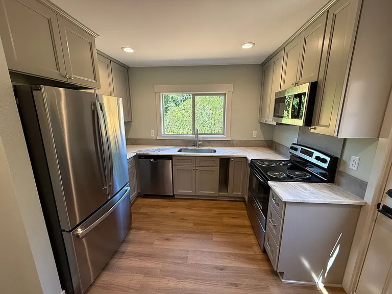 805 Boxwood Ln SE — Photo 7