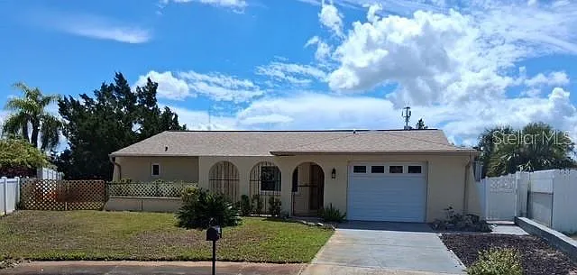 8758 Hemlock Ln