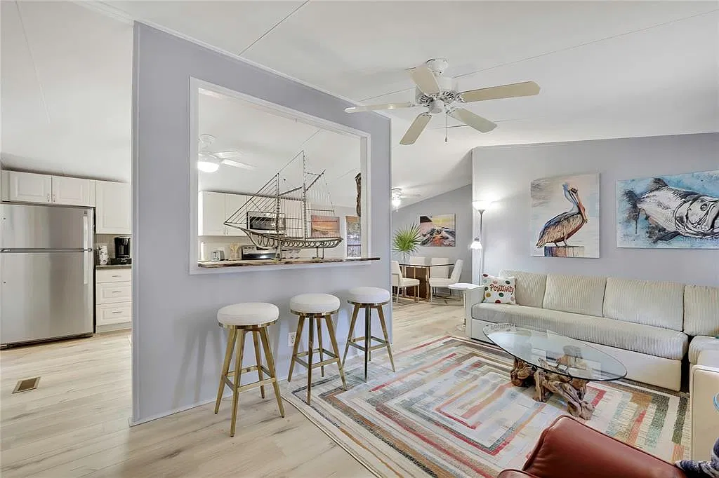 4 bed, 2.0 bath, 1344 sqft, $3,200 — Photo 3