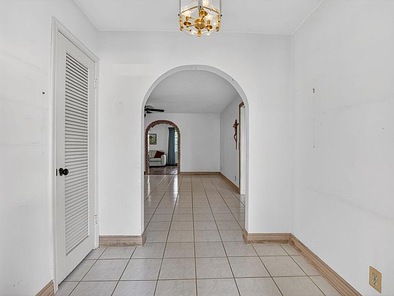4th image of 1370 SW 27th Place