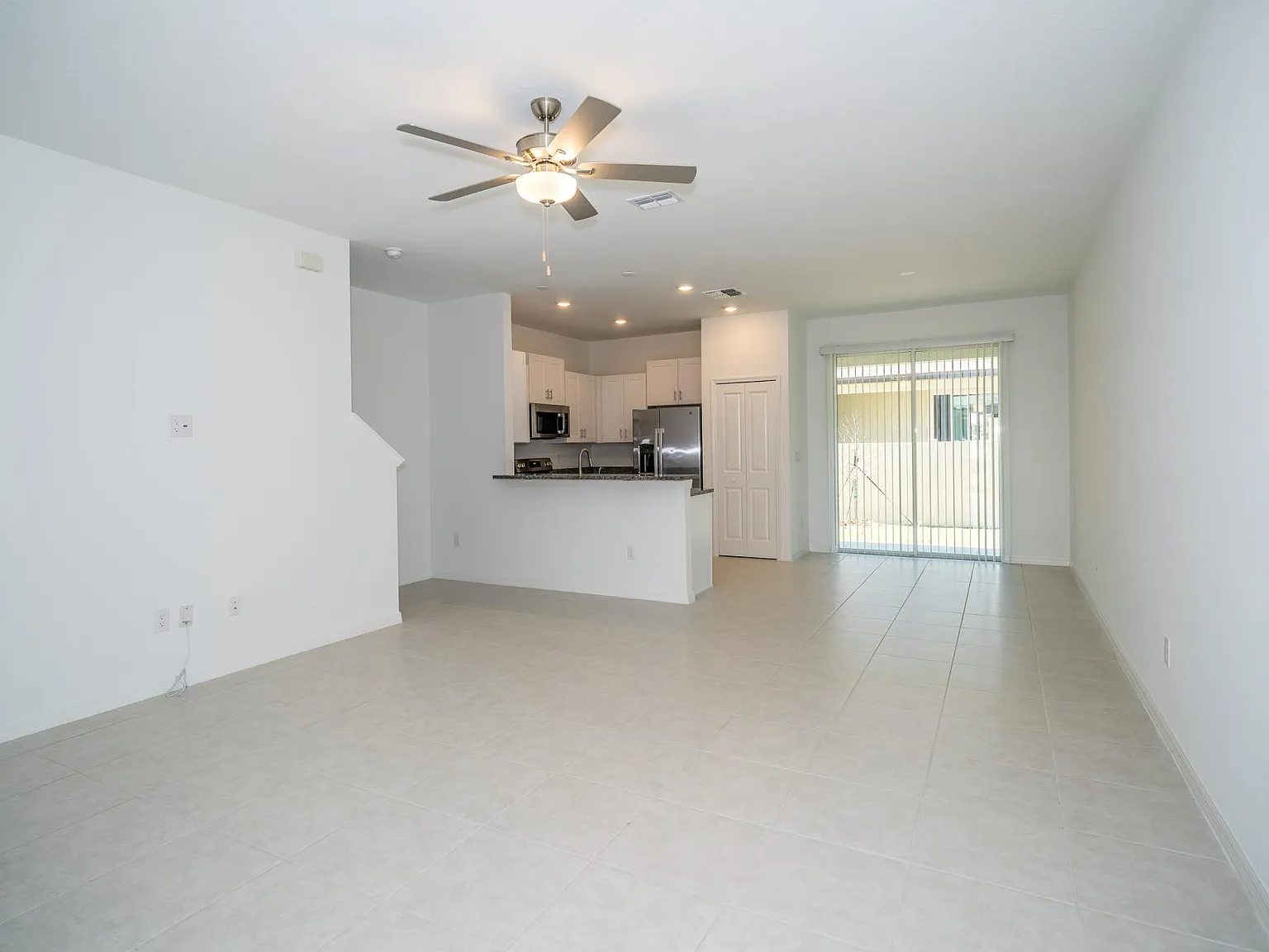 3 bed, 2.5 bath, 1666 sqft, $1,995 — Photo 2