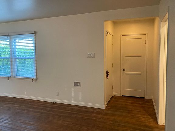 4th image of 2533 Snead Dr