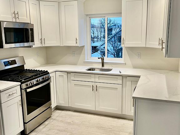 5th image of 472 Tennyson Dr Floor 2