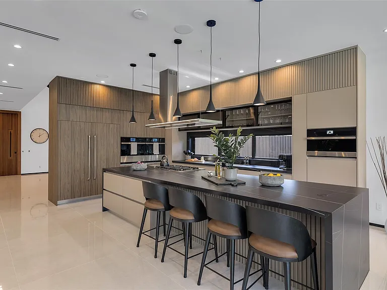 727 NE 17th Way — Photo 37
