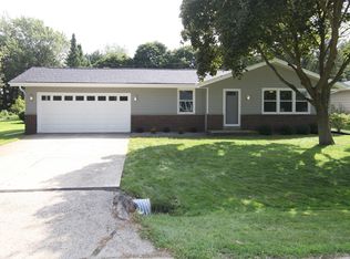 5643 Carriage Hills Dr, Racine, WI 53406