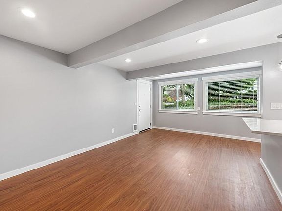 4th image of 4050 W Lake Sammamish Pkwy NE Unit 104