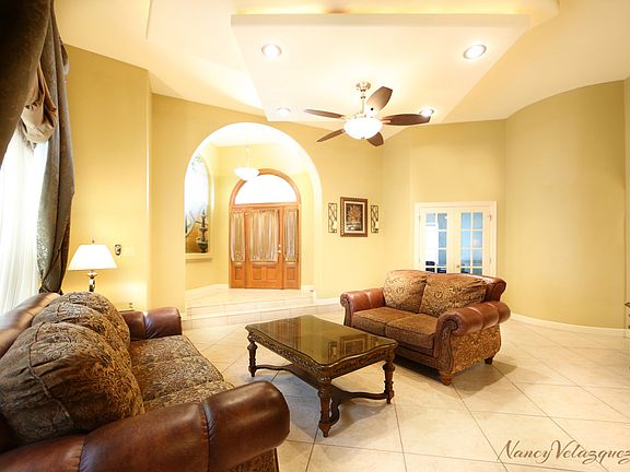4th image of 3511 Aspen Dr