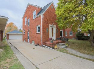 23009 Hayes Ave, Eastpointe, MI 48021