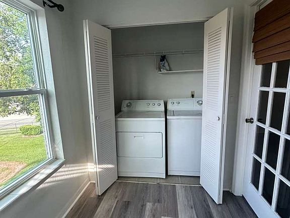 4th image of 4630 Commander Dr APT 1033