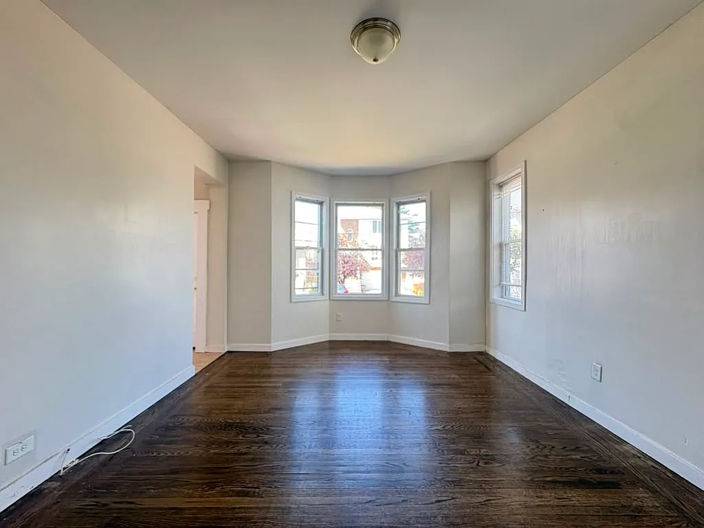 2 bed, 800 sqft, $2,200 — Photo 2