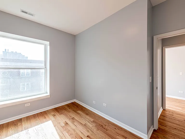 1022 W Ainslie St #3 — Photo 8