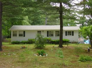 8 Pine Ln, Raymond, ME 04071