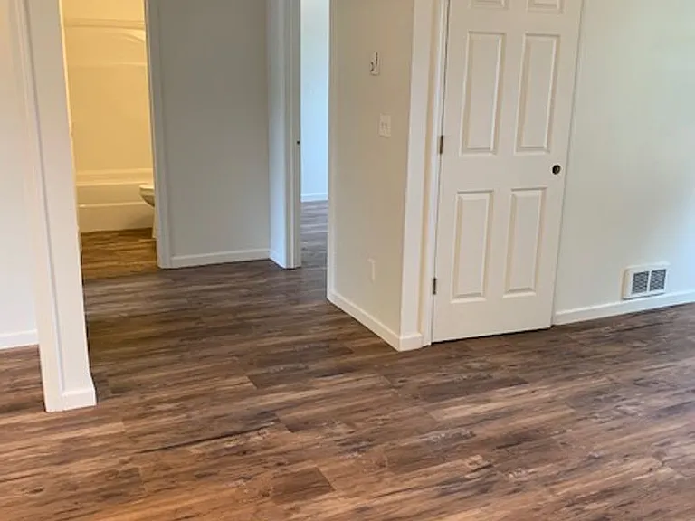 690-710 Swan Mountain Vlg — Photo 5