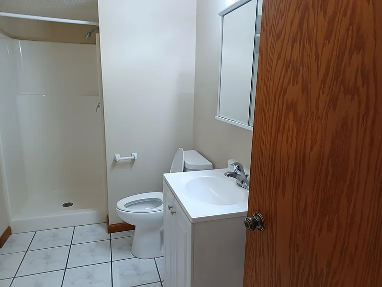 14331 Utica Ave — Photo 10