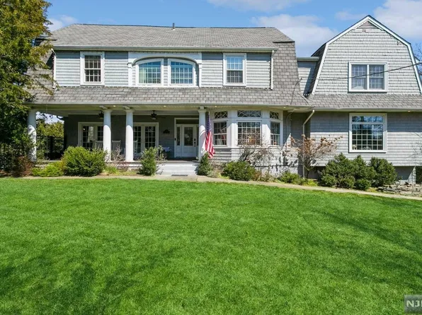 8 Bryant Pl, Westwood, NJ 07675