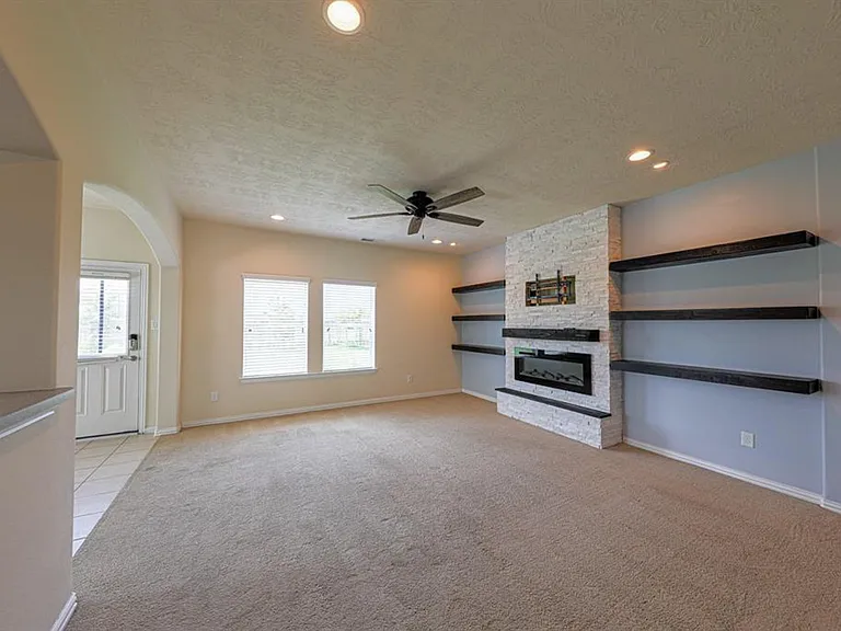 140 Avery Springs Ln — Photo 4