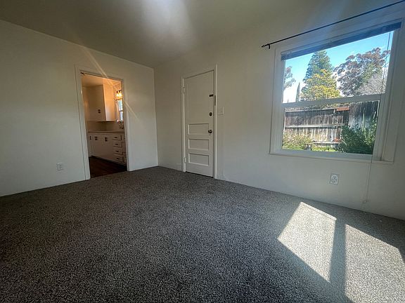 4th image of 915 N University St #1/2