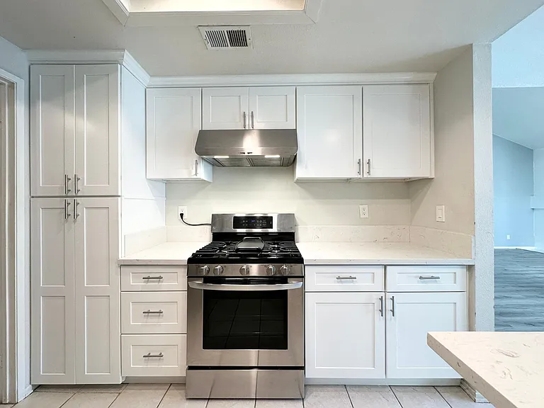 166 Stanford Ct — Photo 13