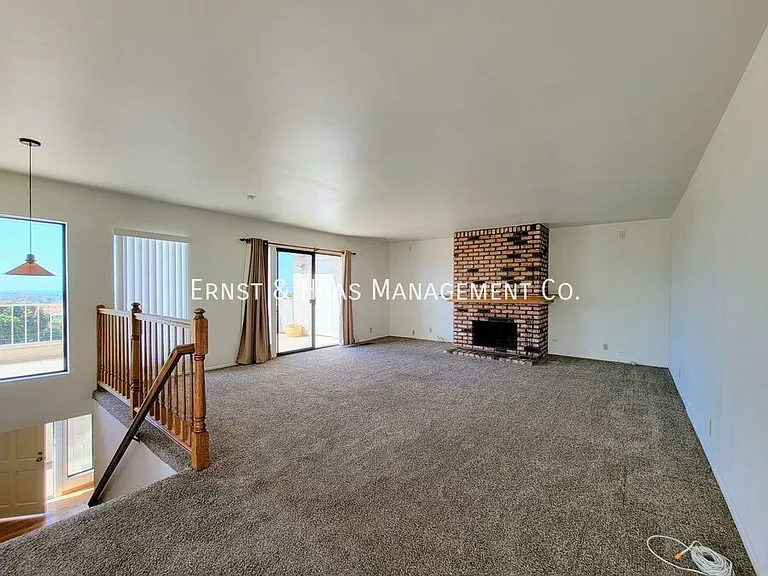 2755 E Hill St — Photo 10