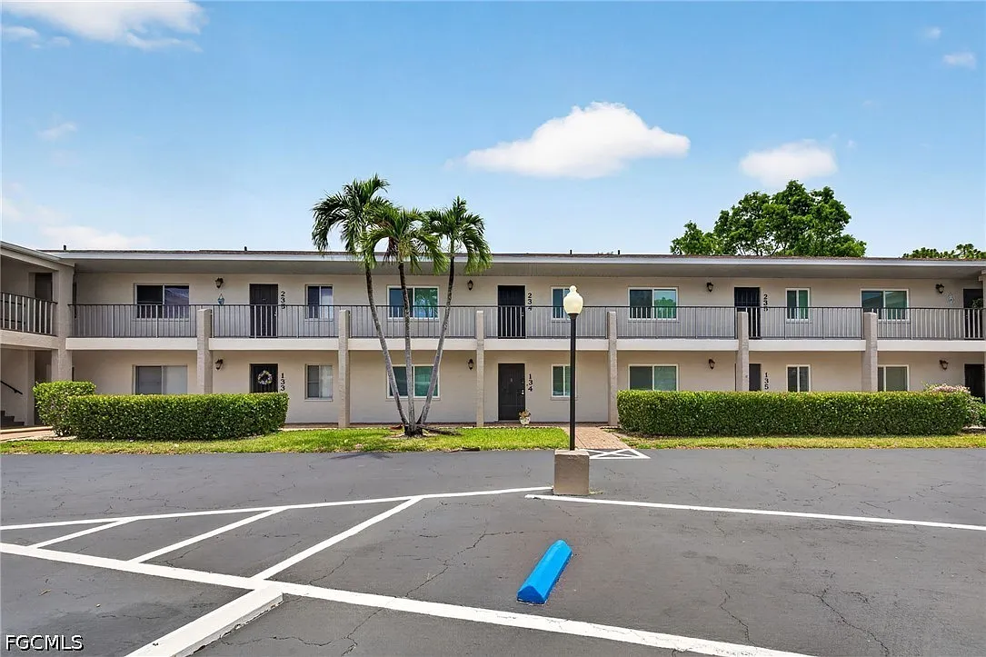 2 bed, 2.0 bath, 893 sqft, $1,200 — Photo 1