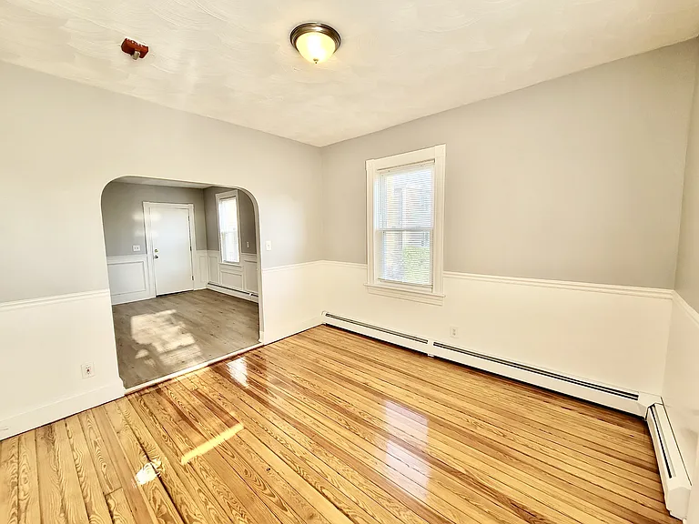 524 Charles St #1R — Photo 9