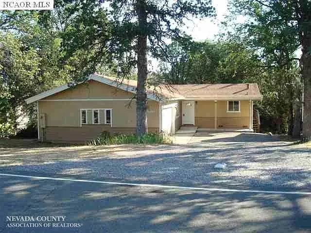 18096 Hummingbird Dr photo 1