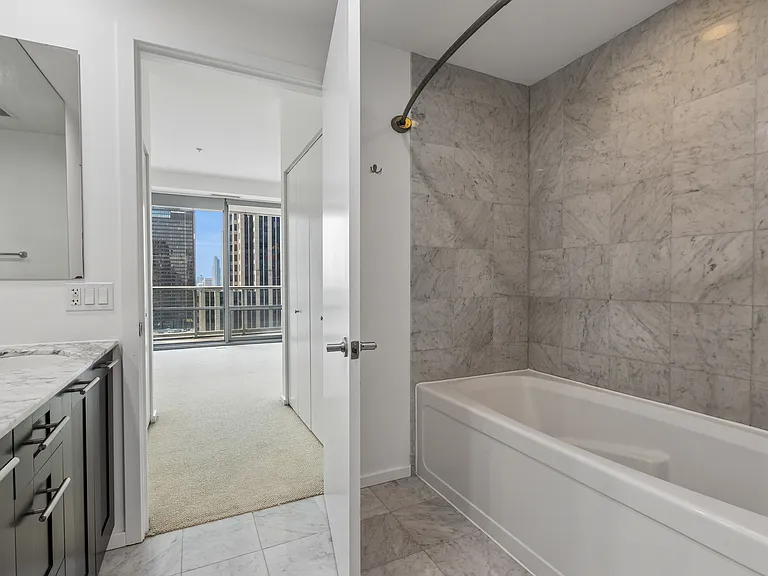240 E Illinois St #1409 — Photo 16
