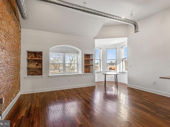 2nd image of 3230 W Diamond St #3