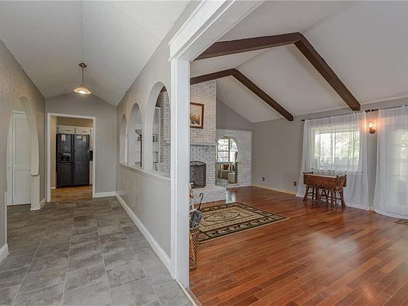 5th image of 313 Cedar Creek Ct