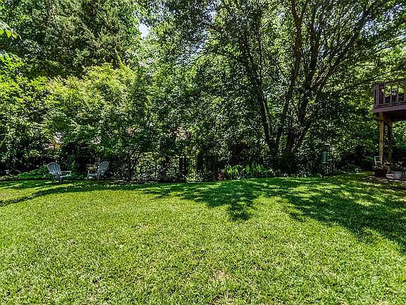 2nd image of 1528 Idyllwild Dr