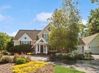 27069 W Fox River Rd, Cary, IL 60013