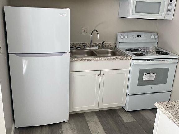 3rd image of 508 Clinton Springs Ave APT 7