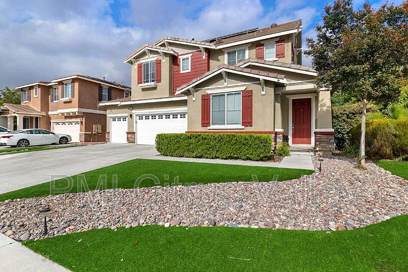 5 bed, 3.0 bath, 2857 sqft, $3,825 — Photo 2