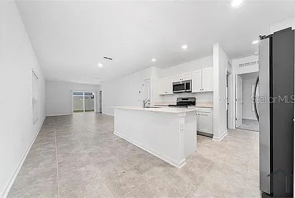 3 bed, 2.0 bath, 1440 sqft, $2,350 — Photo 2