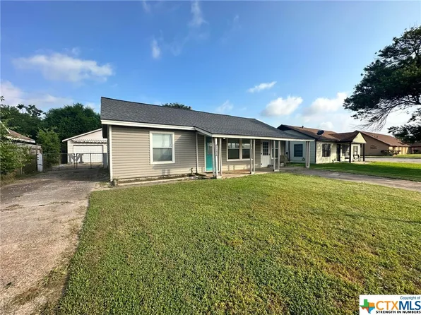 121 Jones St, Point Comfort, TX 77978