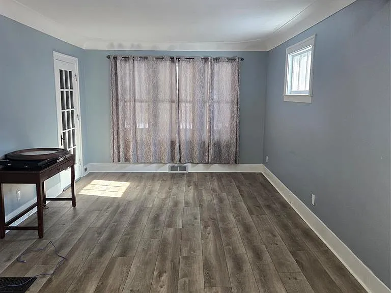 567 Oak St — Photo 3