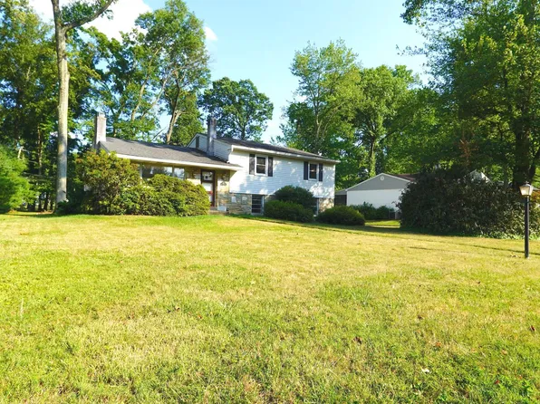 160 Deer Run Rd, Willow Grove, PA 19090