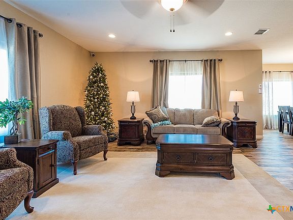 5th image of 103 Lost Maples Way