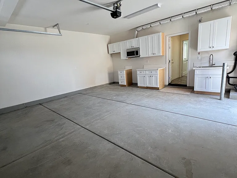 755 Royal County Ct — Photo 12