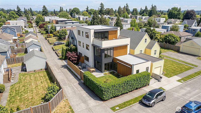 2nd image of 3820 NE 62nd Street