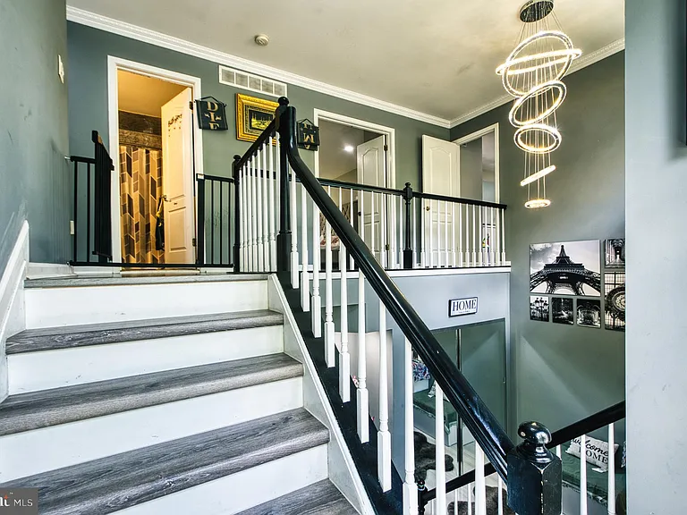 139 Mallard Dr W — Photo 24