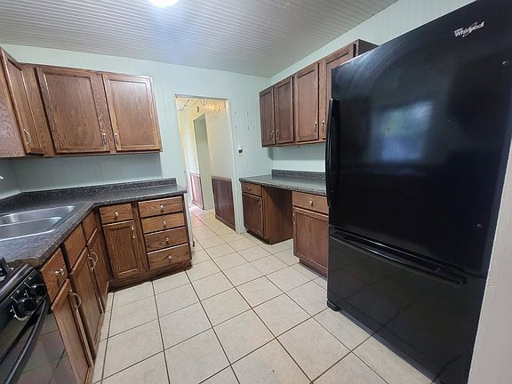 5th image of 139 Spaulding Ave W