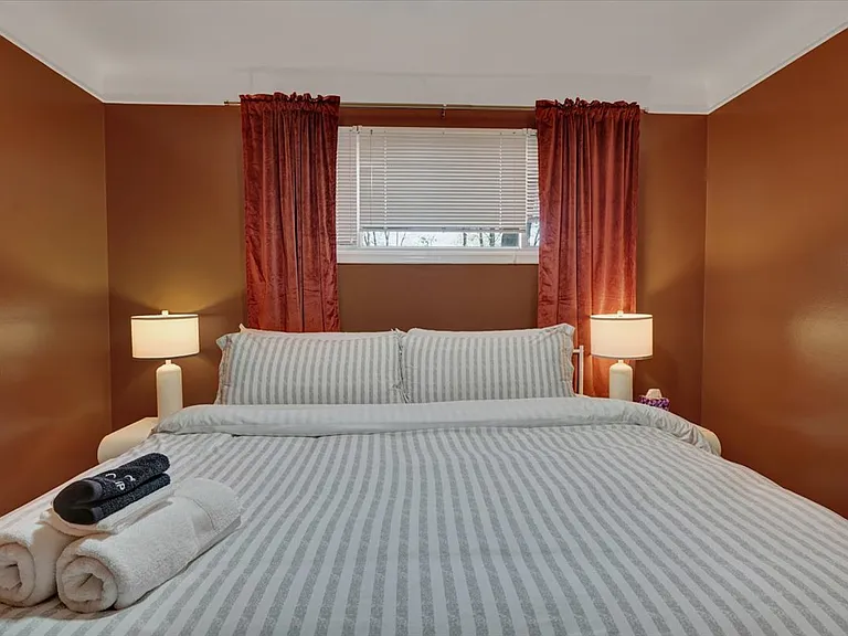 457 E Hurst Dr — Photo 5